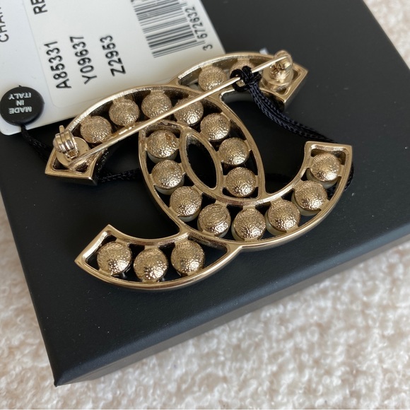 Chanel Pearl and Crystal brooch, gold tone - Picture 4 of 14